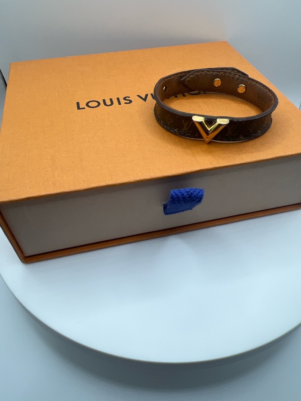 Louis Vuitton Essential V Bracelet Nano with Box, Receipt and Dust Bag - Picture 2 of 14